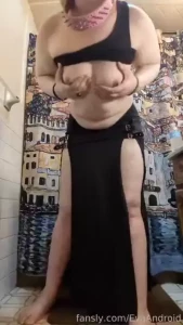 This outfit makes me look like a slutty sith assassin lol