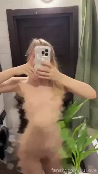 Who wants to go in the shower with me naked nude blonde naturalboobs 
