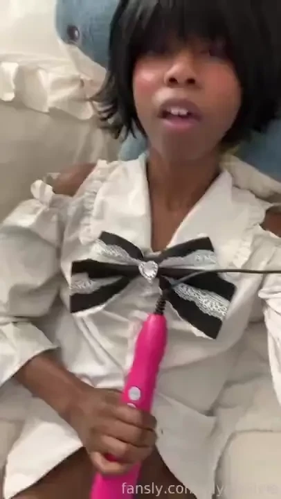 I got so many compliments today on how adorable i looked but i wonder 