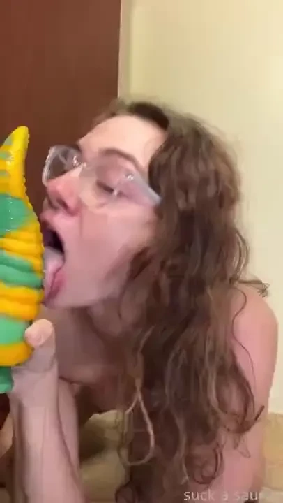 I love taking thick things in my throat do you think i look pretty 