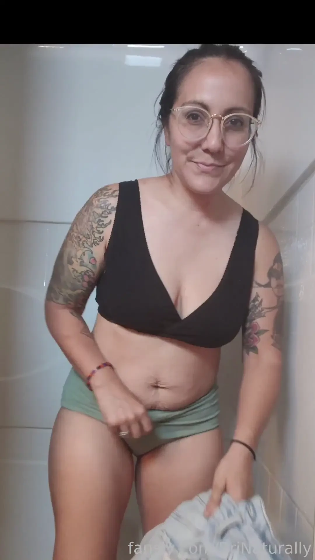 Did you know the milfnextdoor loves to sniff and taste her 