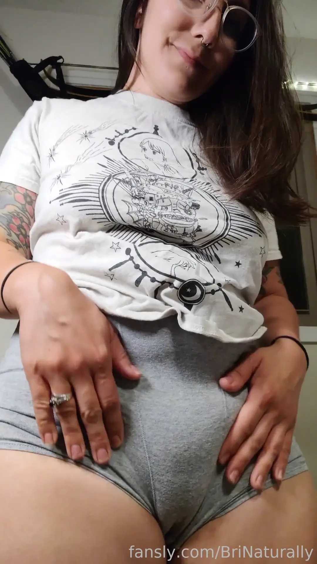 Thick pussy lips amp thick thighs milfnextdoor fatpussy smoothpussy 