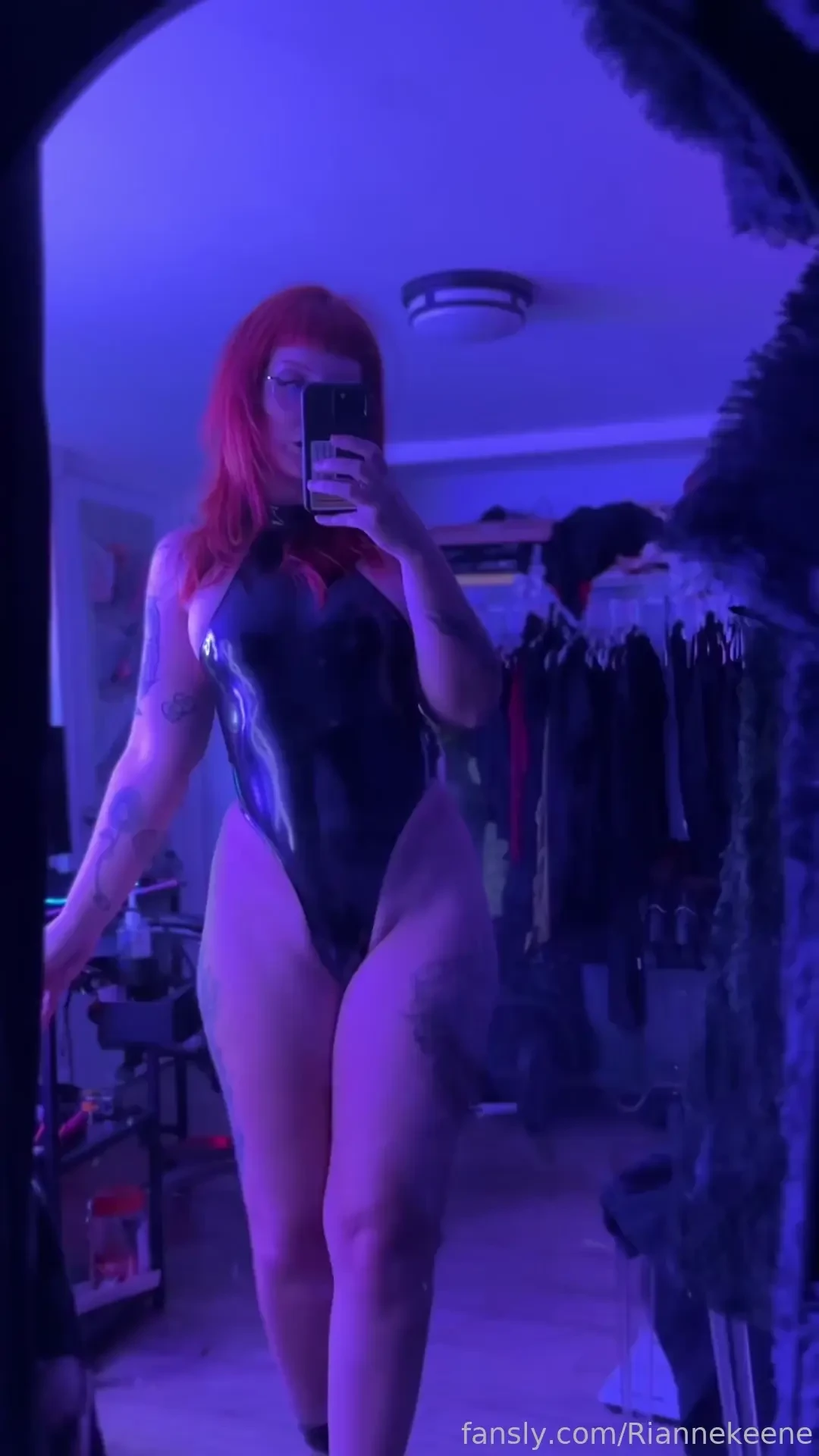 I love a short king redhead goth gothicc thighs hips latex pvc 