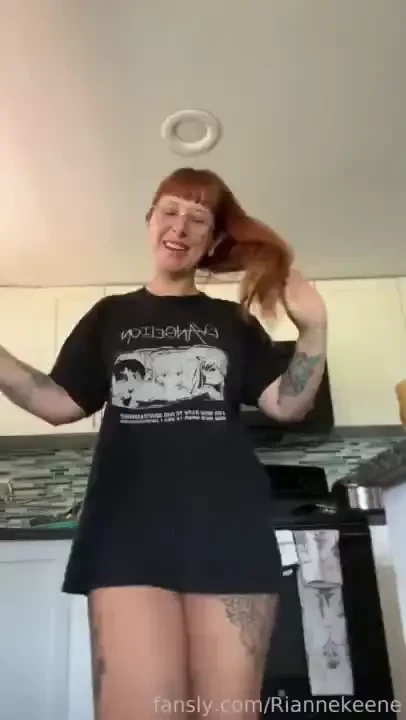 Crazy tinder date never wants you to leave so she shrinks you down to 