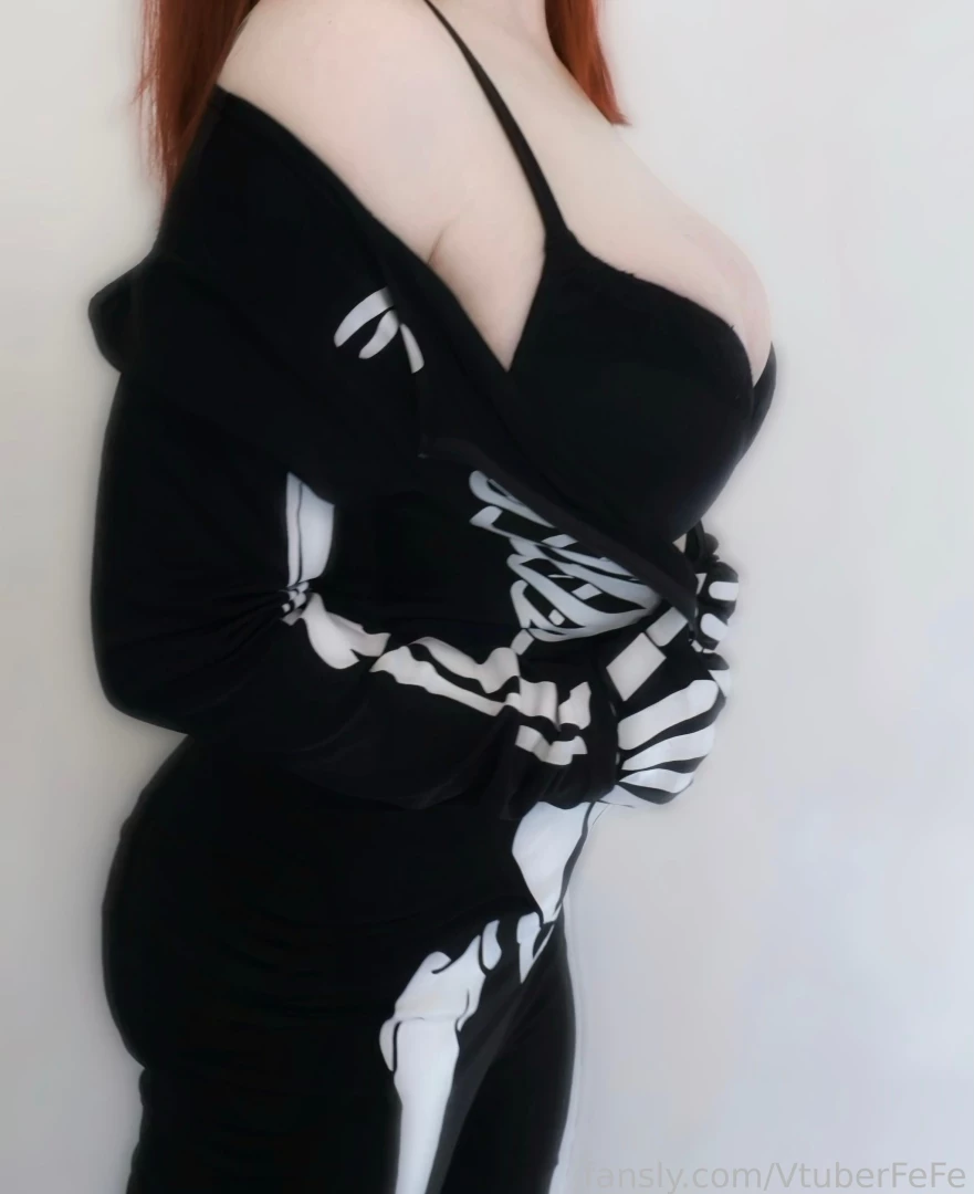 Horrorthong week 1 i ll strip for some more bby does my ass look nice 