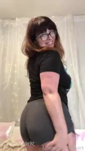 Today s throwback has dressed down and cute bea i dance around shake