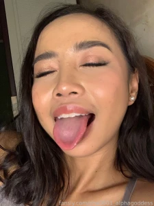 My new dildo it looks real fyp asian filipina sextoy dildo sucker part 1