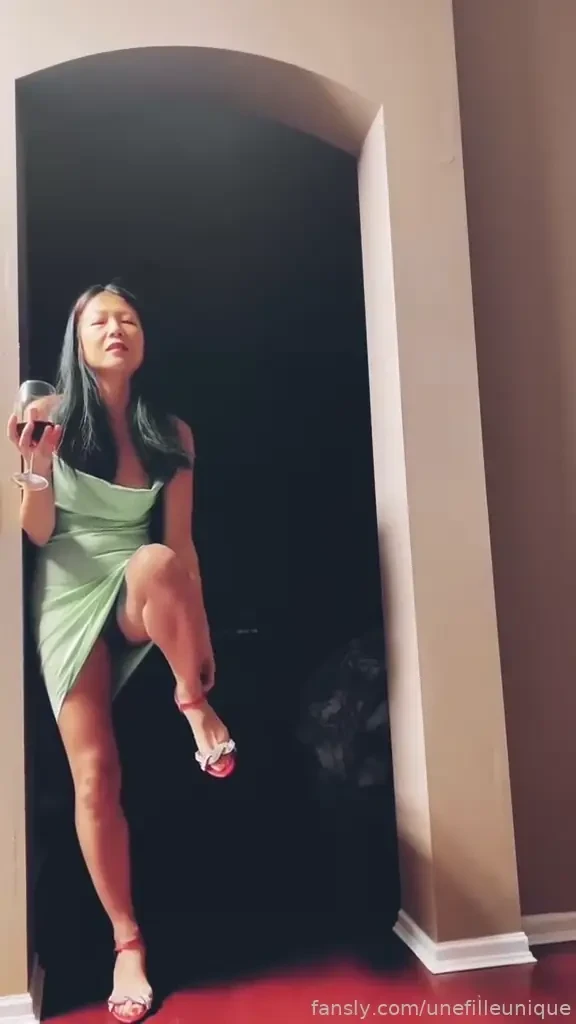 Indieauthor perfirmanceartist youtuber tiktoker feet highheels 