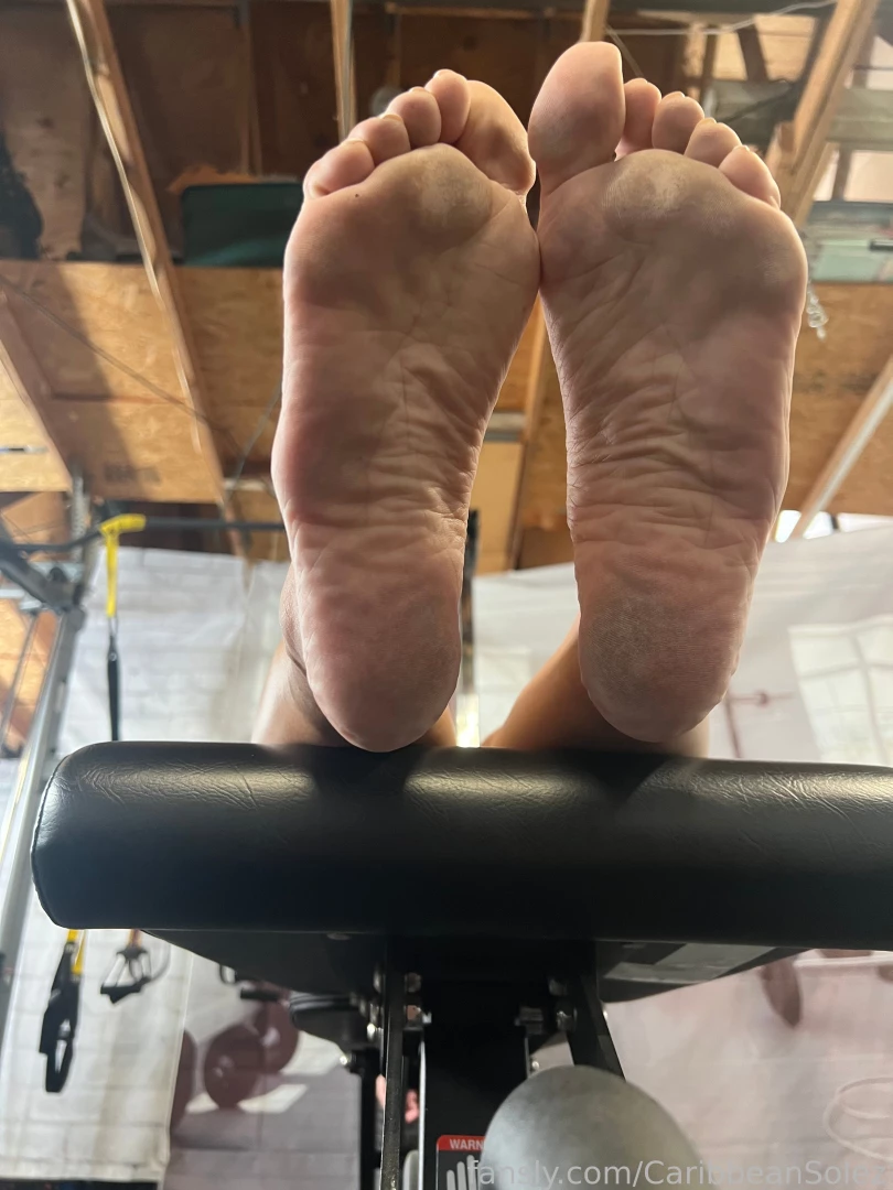 Dry and dirty gym soles walking around for 20 min working out barefoot part 7 