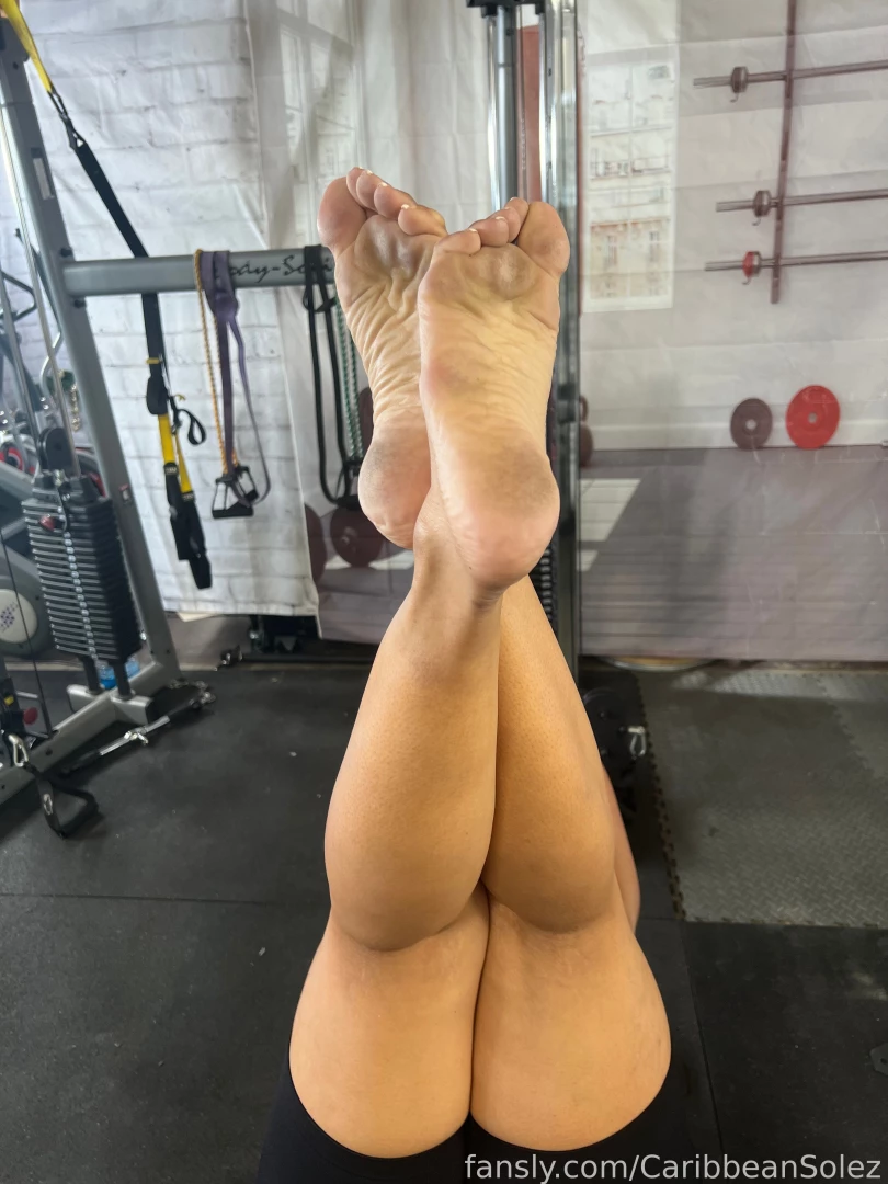 Dry and dirty gym soles walking around for 20 min working out barefoot part 3 
