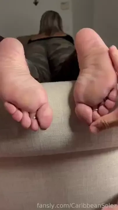 If you bring your cock close enough i m gonna stroke it with my feet 