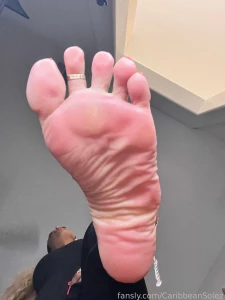 Leggings and wrinkled soles for your enjoyment part 1