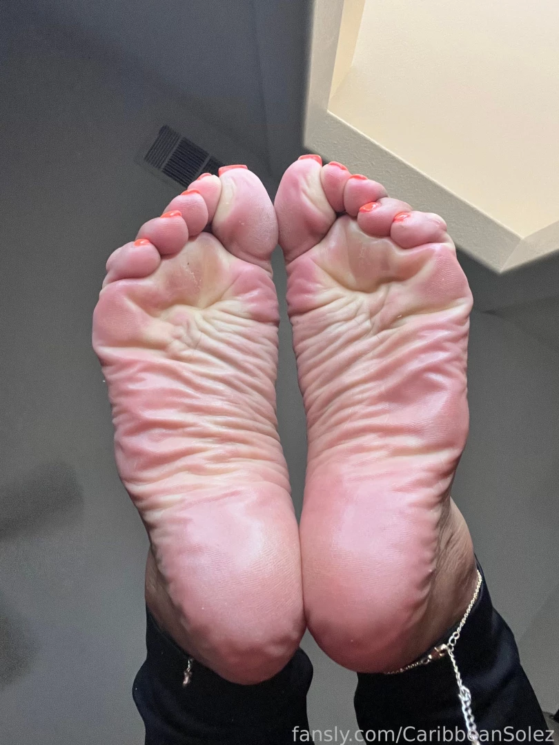 Leggings and wrinkled soles for your enjoyment part 6 