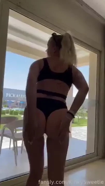 Could you lend me a hand with the sun cream or just cover me with 