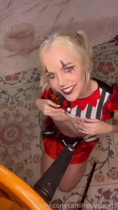 I showed you how i played with my pussy now it s my turn to show you 