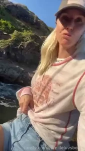 Love flashing in public places