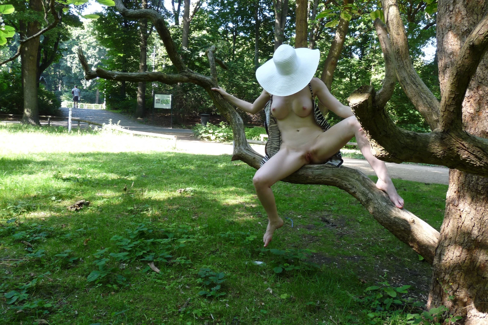Flashing in budapest and berlin so here s the last photoset from that part 19 
