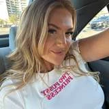 TWO PUSSY PRINCESS  👑