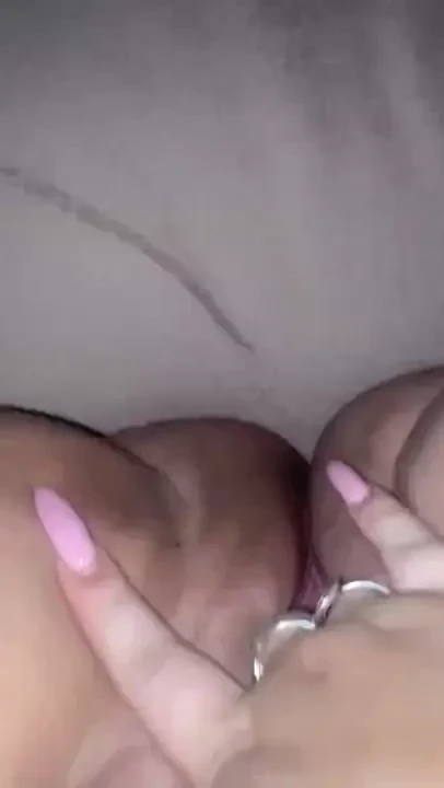 I woke up soooo horny again 