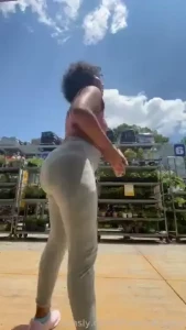 Shake it shake it fyp bigass ebony latina smalltits shaved hairy bush