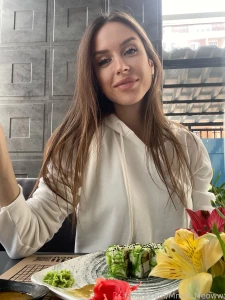 Hi my dears do you like restaurants and sushi mmm just drooling in