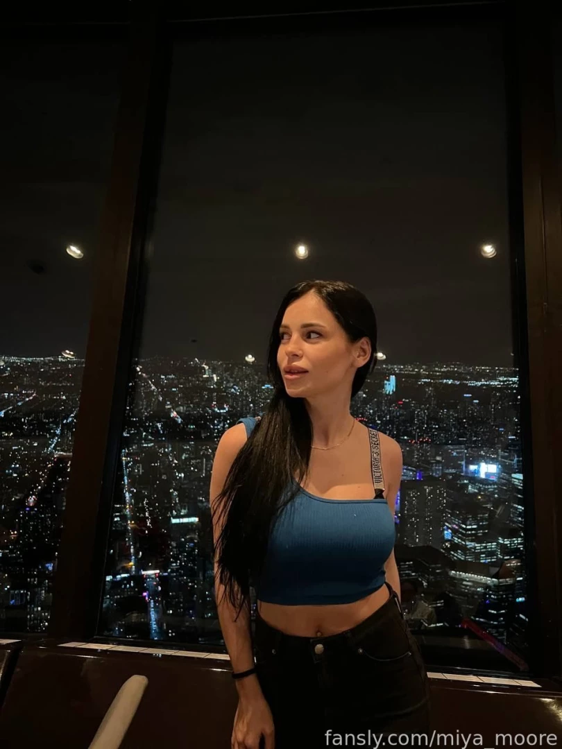 The night city is just magical when the lights start to shine it feels 