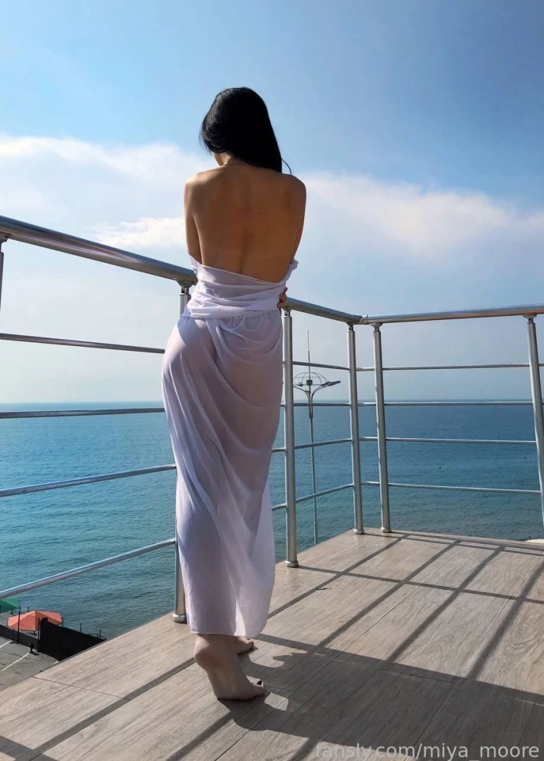 The sun slowly sinks below the horizon and i can gaze endlessly at the 