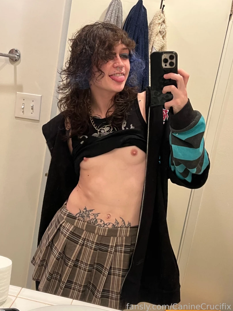 Getting ready for raethehater s twitch stream see ya there p emo furry 