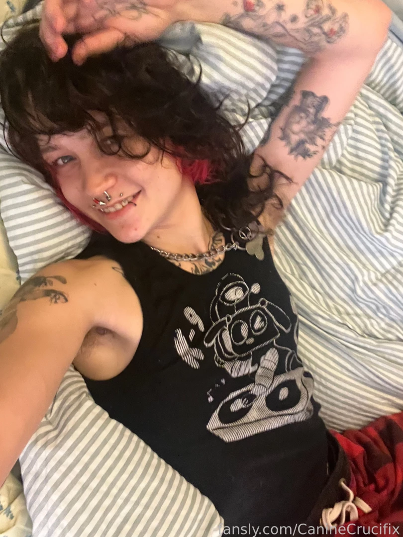 Haiiiiii im gonna be streaming today at 3pm pst till 4 30 lt 333 so in 