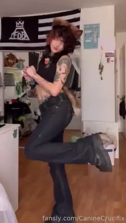 Really simple outfit for my walk today hehehe i luv the way the tank 