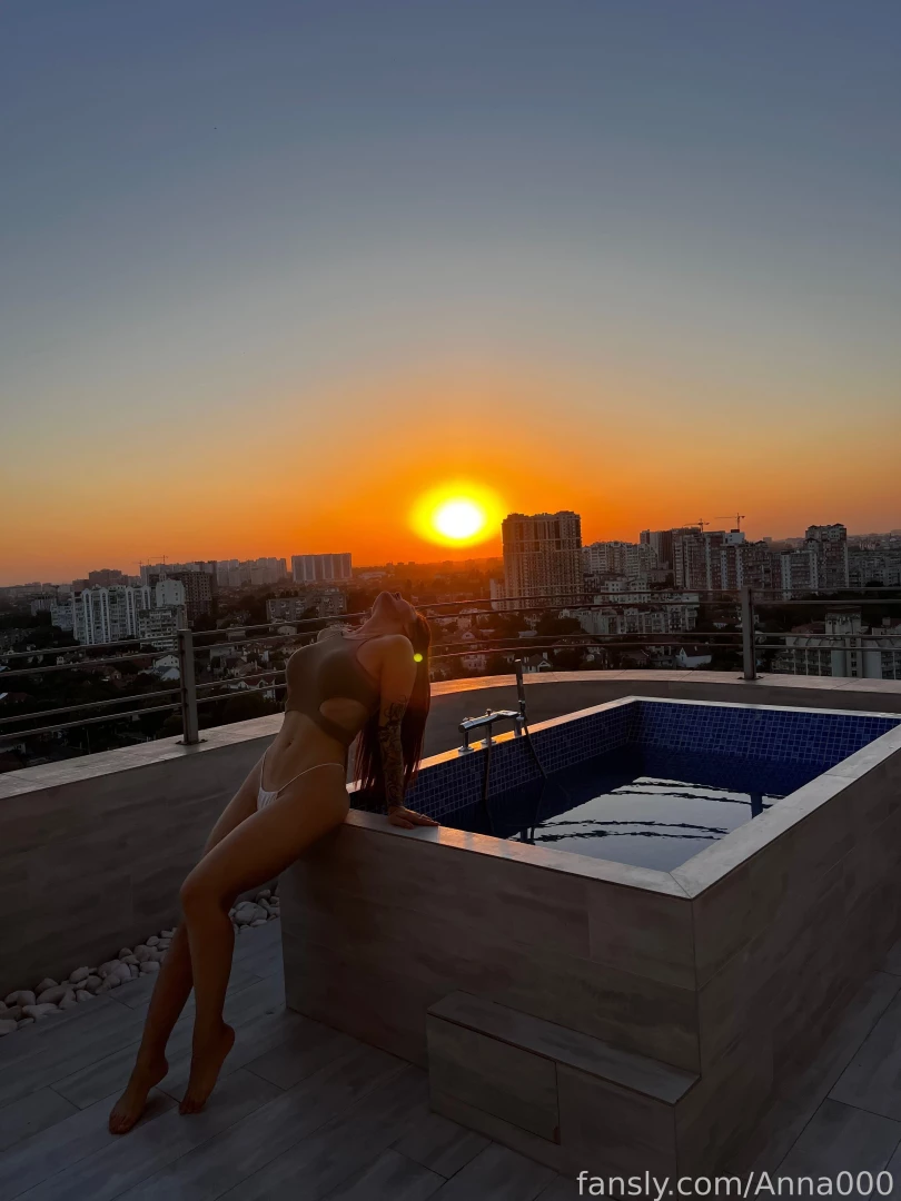 I charge myself with solar energy during the day so that i can use it 