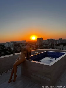 I charge myself with solar energy during the day so that i can use it