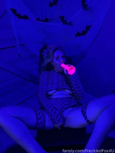 Happy halloween everyone to celebrate i did a little photoshoot in part 13