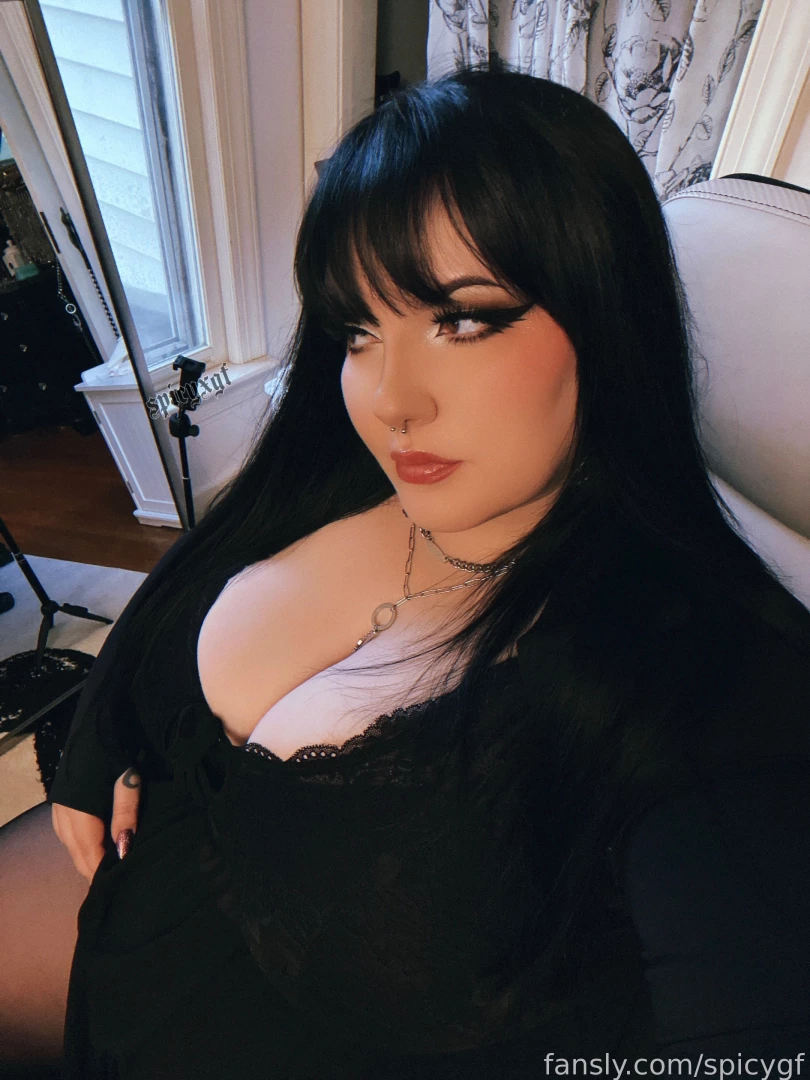 My makeup looks sooo good here oh and my boobs too 