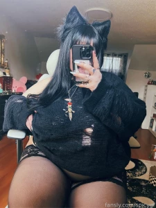 Pspspspsps i ve been a good girl so gimme pets 1 like 1 pet pls tyyy