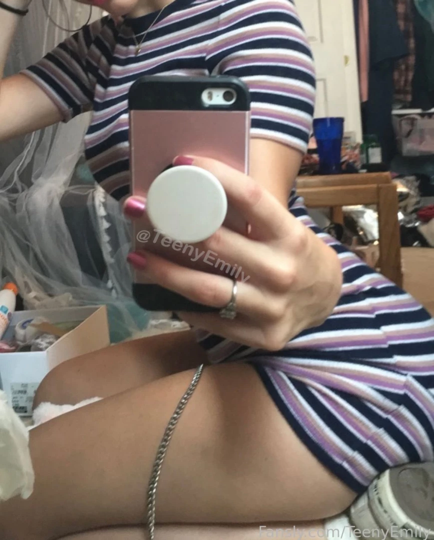 Hi i m emily the girl next door i m a 19 year old college student who 