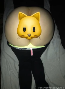 My preferred way of texting 19 college teen shoes leggings part 3