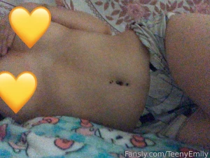 Gn 18 19 college teen selfie