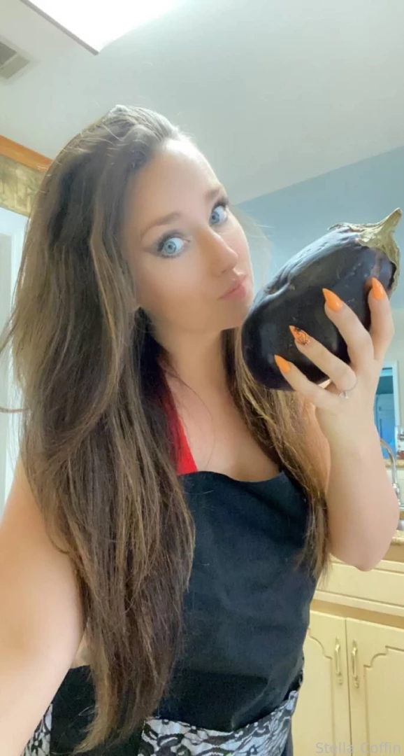 Wtf lol find out what she does with this eggplant https fans ly 