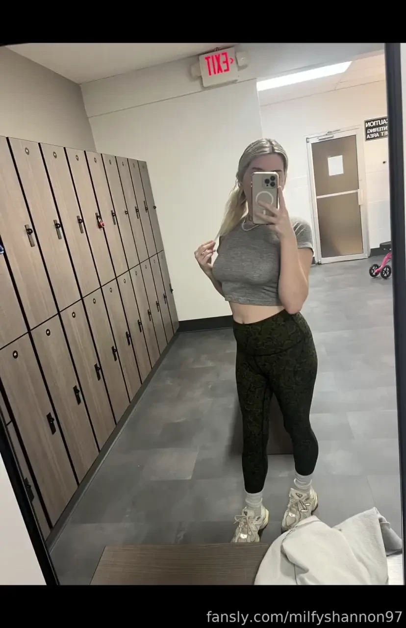 Scrum dilli umptious natural leggings cameltoe gym fatpussy hairy bush 