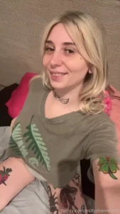 Natural mombod hairy bush curvy chubby tattoos pee piss fatpussy