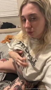Natural real girlnextdoor pee piss hairy bush tattoos curvy dirty