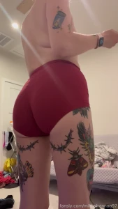 Quick vid of me on my treadmill and making excuses and showing ass