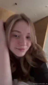 Hello fyp cute peach sexy young ass peach offer longhair brunette
