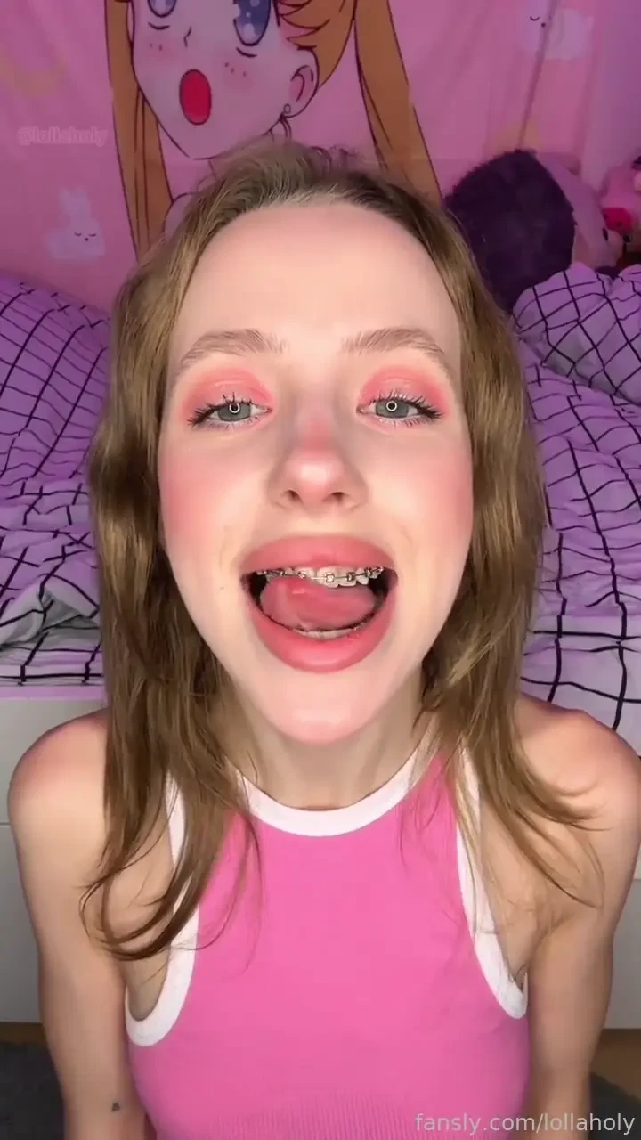 Amp i show you my braces close up i play with them using my tongue 