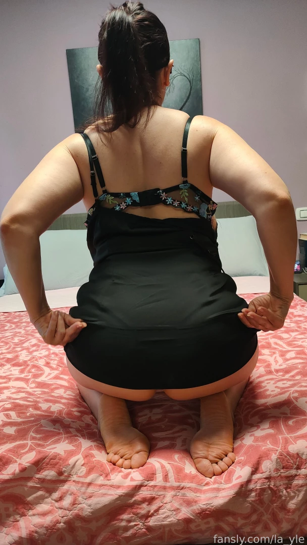 Undress me slowly photo after photo and let yourself be transported 