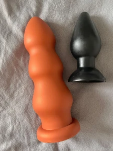 Size comparison of my new toy with my favourite buttplug i hope the