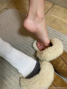 Started taking off my toenail polish last night hopefully i ll have part 1