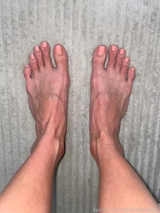 My feet are looking super veiny after my hot shower feet foot part 1