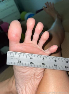 Enjoy some measurements of my feet and toes feet foot footfetish part 3
